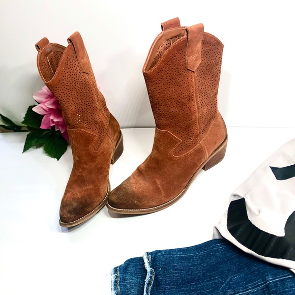 BCBG Suede Boot Rust color size 7.5 B - Picture 16 of 16